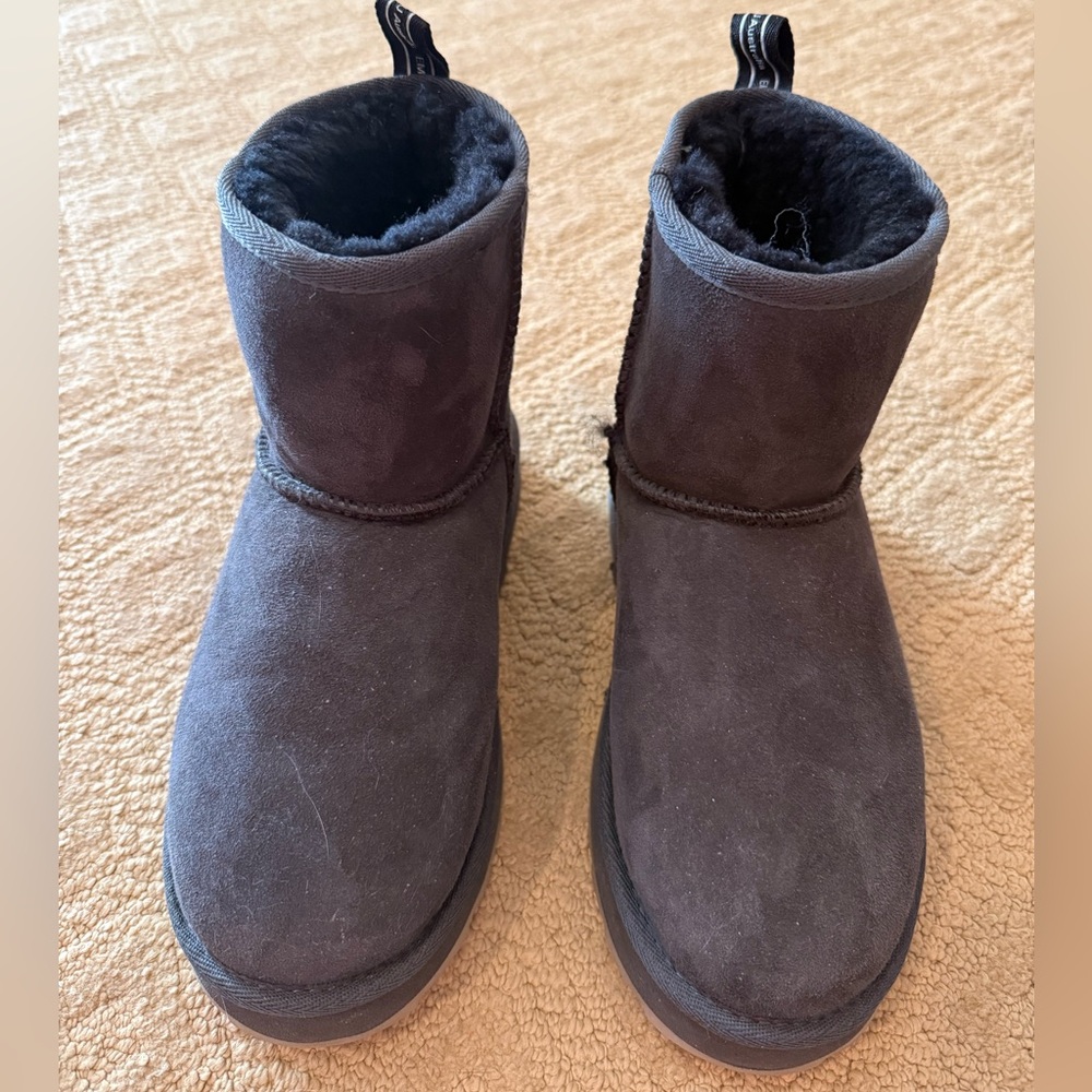 Emu Short Suede Winter Boots in Black